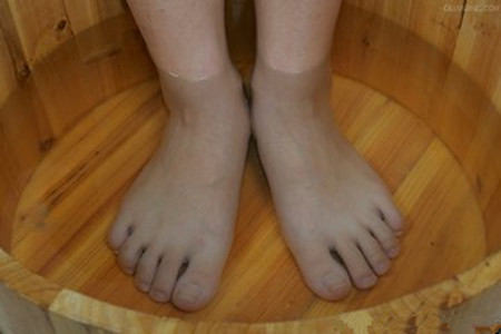 热水泡脚.jpg